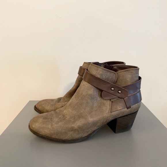 Tan Ankle Boots with Brown Buckle Design - Picture 4 of 6